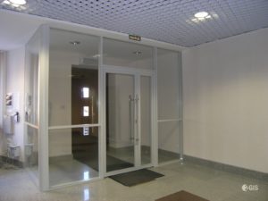Алюминиевая дверь с импостом GFTD683